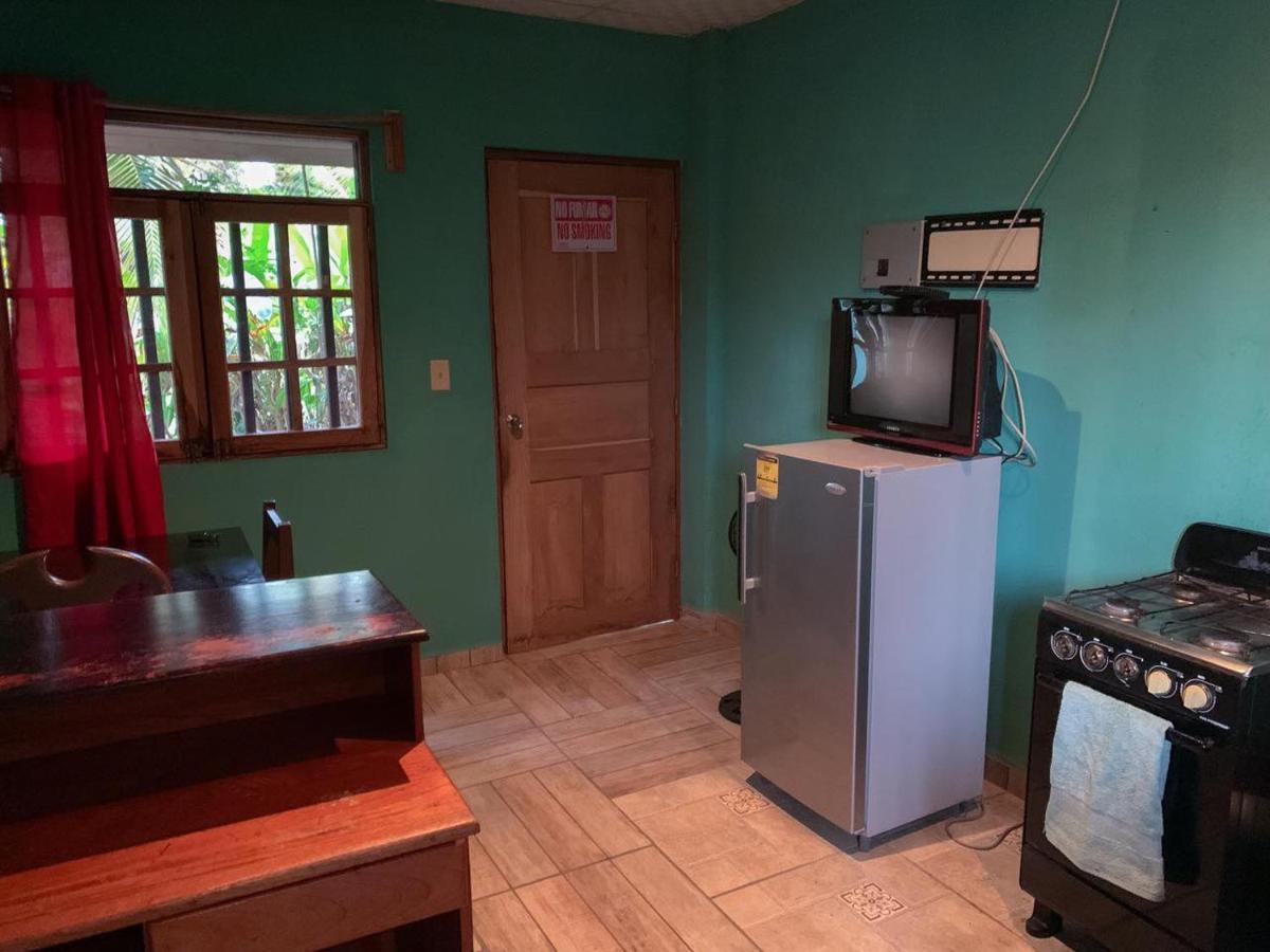 Valerie Emanuel Apartments Bocas del Toro Esterno foto