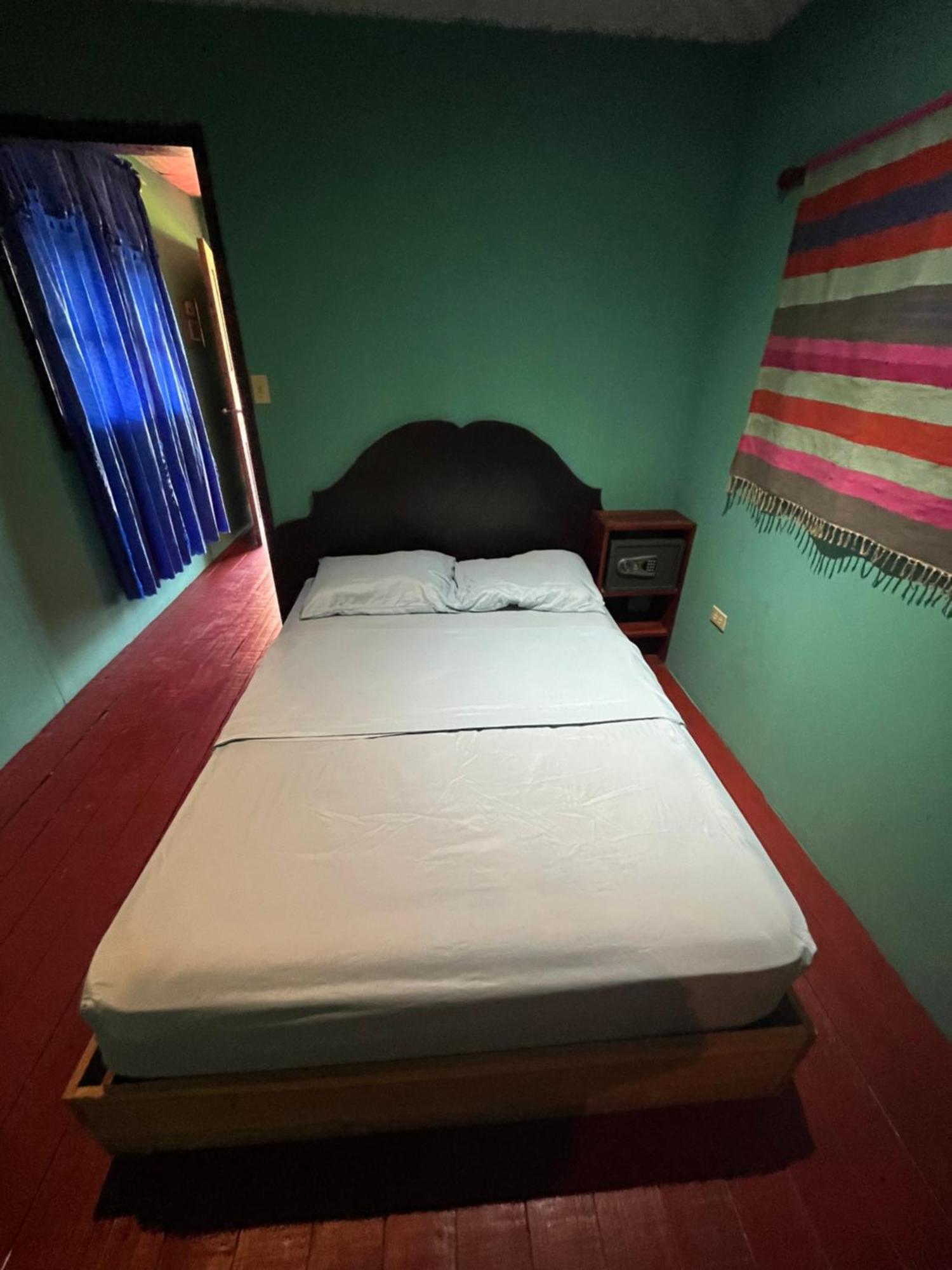 Valerie Emanuel Apartments Bocas del Toro Esterno foto