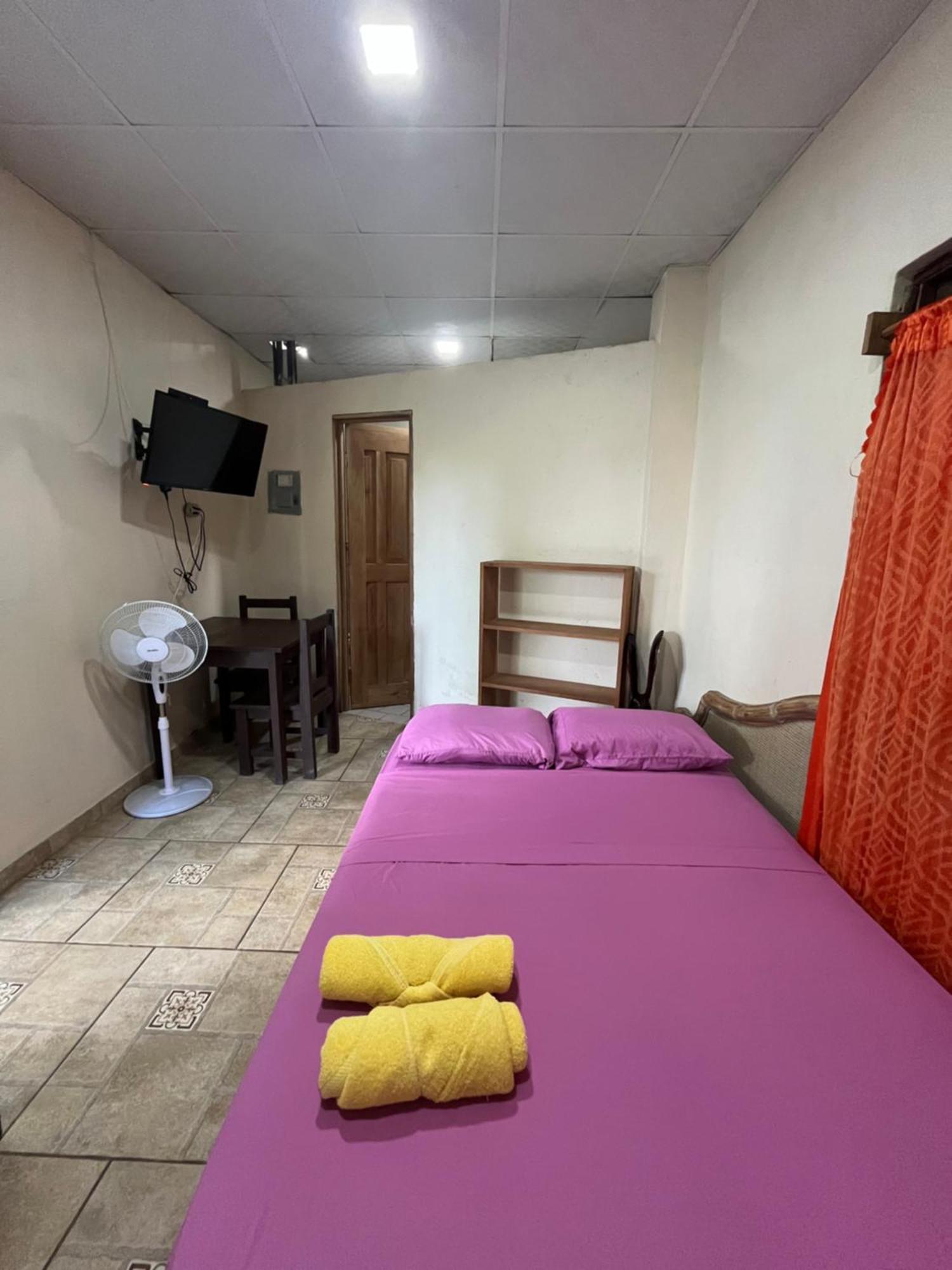 Valerie Emanuel Apartments Bocas del Toro Esterno foto