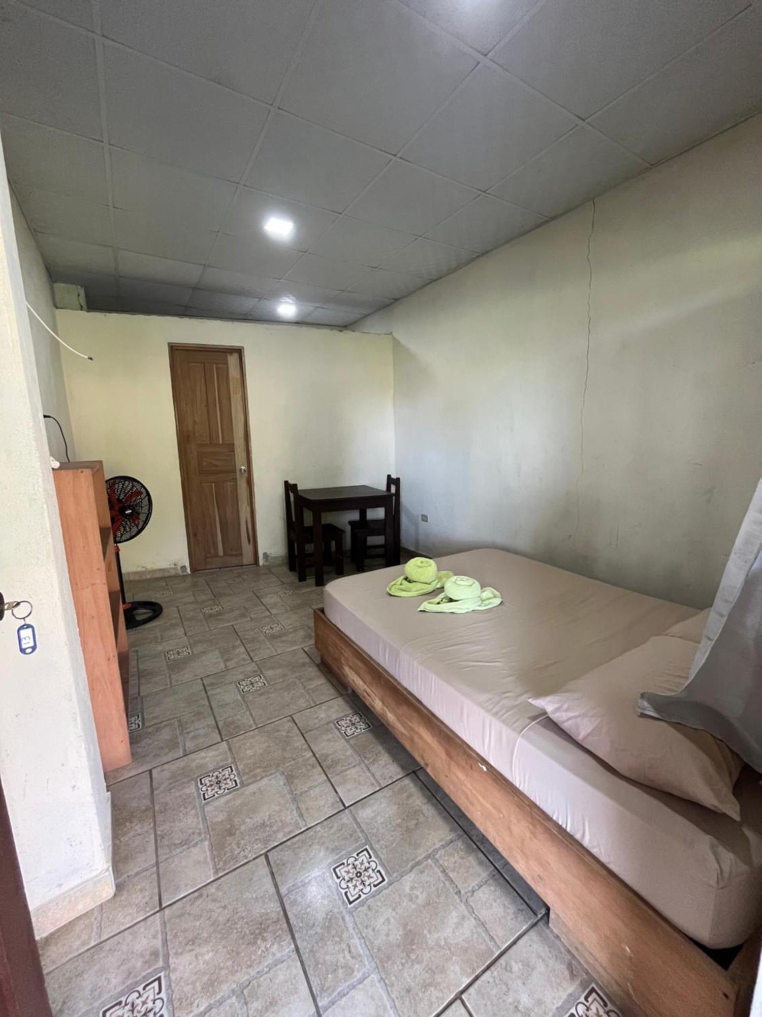 Valerie Emanuel Apartments Bocas del Toro Esterno foto